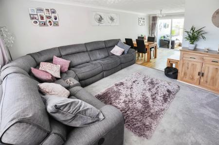 4 bedroom Semi-detached house to let in Cutlers Place, Colehill
