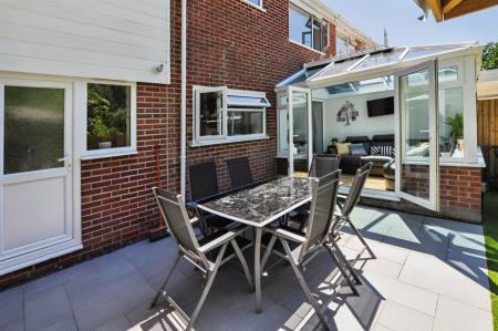 4 bedroom Semi-detached house to let in Cutlers Place, Colehill