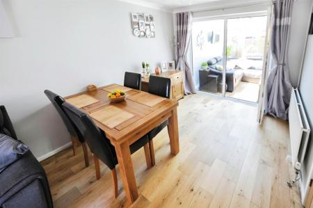 4 bedroom Semi-detached house to let in Cutlers Place, Colehill