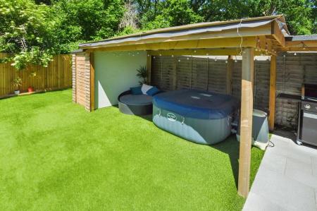 4 bedroom Semi-detached house to let in Cutlers Place, Colehill