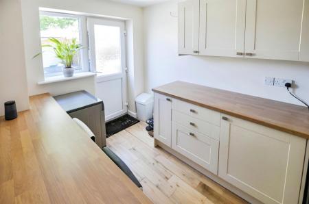 4 bedroom Semi-detached house to let in Cutlers Place, Colehill