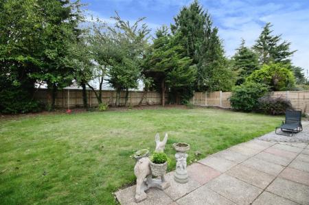 2 bedroom Detached bungalow to let in Wimborne Road East, Ferndown