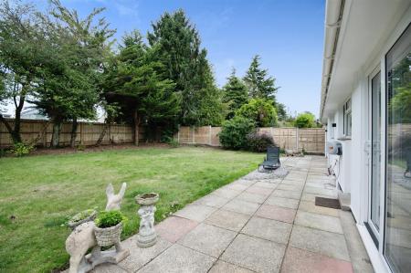 2 bedroom Detached bungalow to let in Wimborne Road East, Ferndown