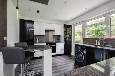 2 bedroom Detached bungalow to let in Wimborne Road East, Ferndown