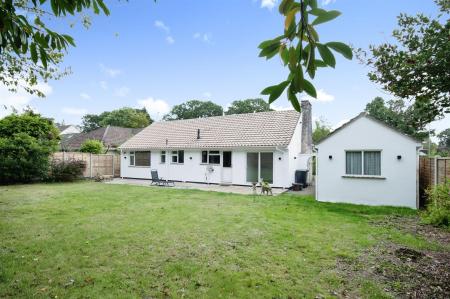 2 bedroom Detached bungalow to let in Wimborne Road East, Ferndown