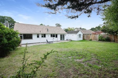 2 bedroom Detached bungalow to let in Wimborne Road East, Ferndown
