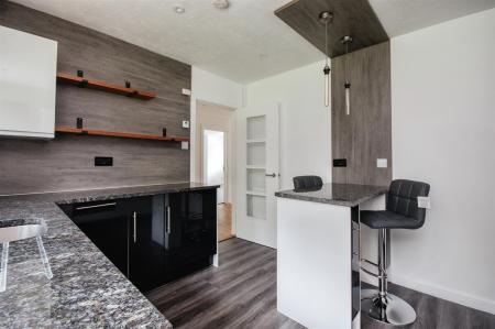 2 bedroom Detached bungalow to let in Wimborne Road East, Ferndown