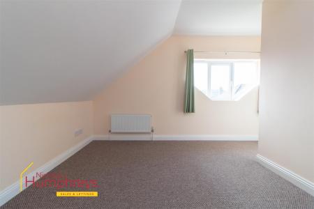 4 bedroom Chalet to let in Hayes Close, Wimborne