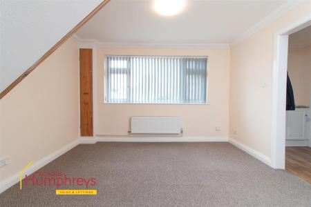 4 bedroom Chalet to let in Hayes Close, Wimborne