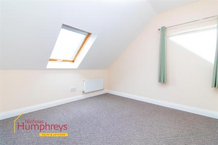 4 bedroom Chalet to let in Hayes Close, Wimborne