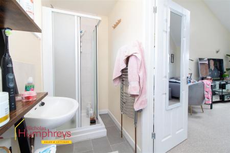 4 bedroom Semi-detached house to let in GURNEY ROAD, CORFE MULLEN