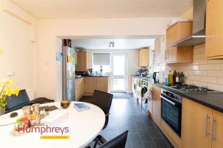 4 bedroom Semi-detached house to let in GURNEY ROAD, CORFE MULLEN