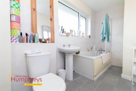 4 bedroom Semi-detached house to let in GURNEY ROAD, CORFE MULLEN