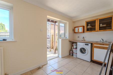 3 bedroom Town house to let in Lander Close, Poole