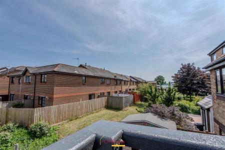 3 bedroom Town house to let in Lander Close, Poole