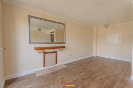 3 bedroom Town house to let in Lander Close, Poole