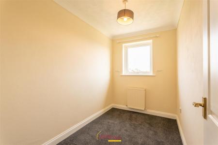 3 bedroom Town house to let in Lander Close, Poole