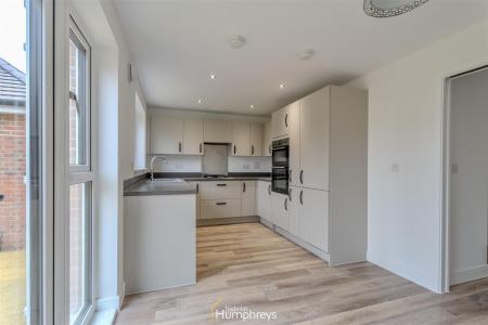 3 bedroom Semi-detached house to let in Hainault Drive, Bournemouth