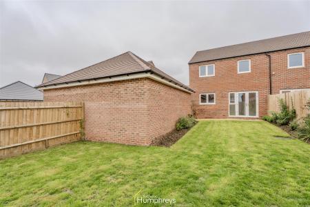 3 bedroom Semi-detached house to let in Hainault Drive, Bournemouth