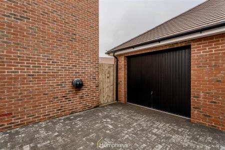 3 bedroom Semi-detached house to let in Hainault Drive, Bournemouth