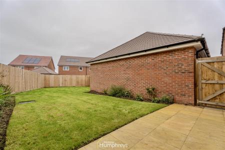 3 bedroom Semi-detached house to let in Hainault Drive, Bournemouth