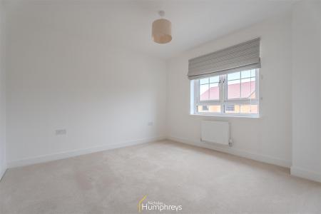 3 bedroom Semi-detached house to let in Hainault Drive, Bournemouth