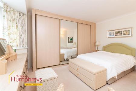 3 bedroom Detached house to let in Merley Ways, Wimborne