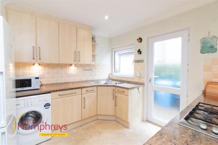 3 bedroom Detached house to let in Merley Ways, Wimborne