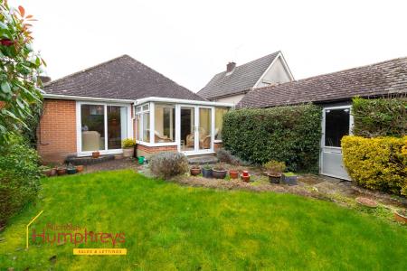 3 bedroom Detached house to let in Merley Ways, Wimborne