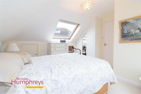 3 bedroom Detached house to let in Merley Ways, Wimborne