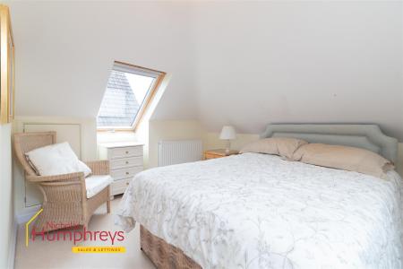 3 bedroom Detached house to let in Merley Ways, Wimborne