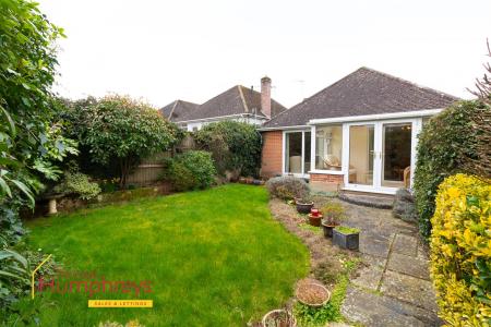 3 bedroom Detached house to let in Merley Ways, Wimborne