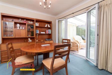 3 bedroom Detached house to let in Merley Ways, Wimborne