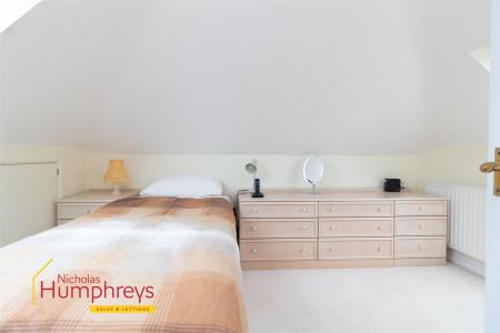 3 bedroom Detached house to let in Merley Ways, Wimborne