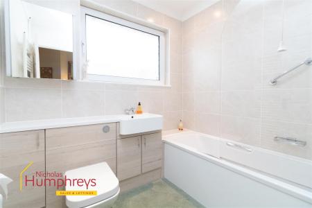 3 bedroom Detached house to let in Merley Ways, Wimborne