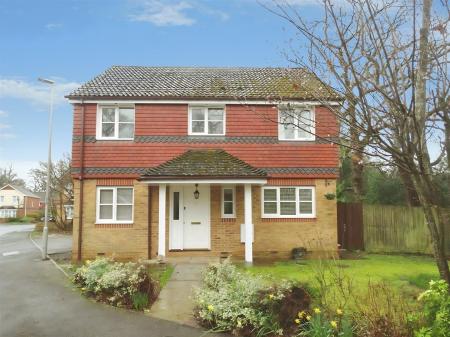 4 bedroom Detached house to let in Pennine Way, Verwood