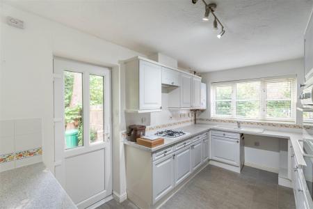 4 bedroom Detached house to let in Pennine Way, Verwood