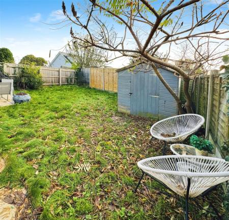 4 bedroom Semi-detached house to let in Heathfield Road, West Moors