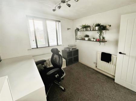 4 bedroom Semi-detached house to let in Heathfield Road, West Moors