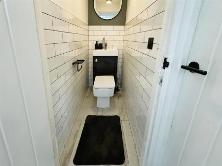 4 bedroom Semi-detached house to let in Heathfield Road, West Moors