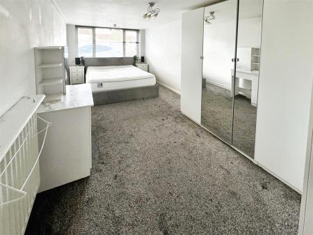 4 bedroom Semi-detached house to let in Heathfield Road, West Moors