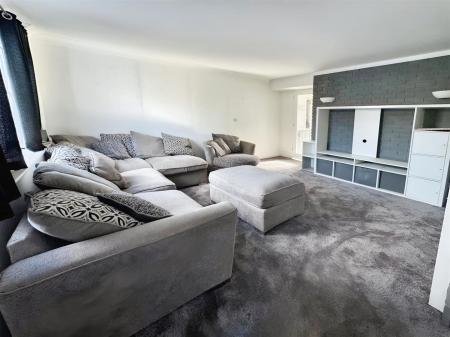 4 bedroom Semi-detached house to let in Heathfield Road, West Moors