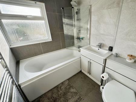 4 bedroom Semi-detached house to let in Heathfield Road, West Moors