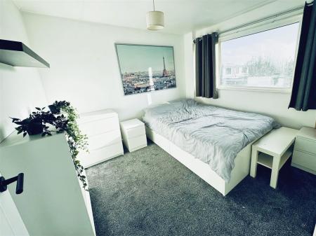 4 bedroom Semi-detached house to let in Heathfield Road, West Moors