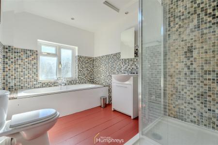 4 bedroom Semi-detached house to let in Leigh Road, Wimborne