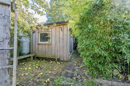 4 bedroom Semi-detached house to let in Leigh Road, Wimborne