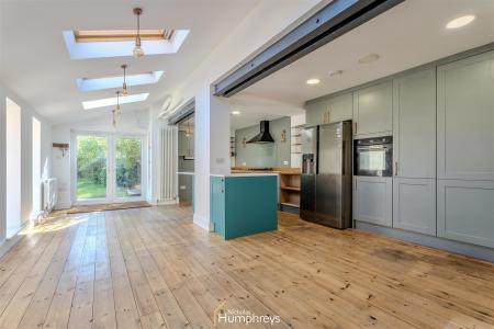 4 bedroom Semi-detached house to let in Leigh Road, Wimborne