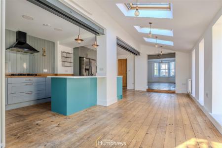 4 bedroom Semi-detached house to let in Leigh Road, Wimborne