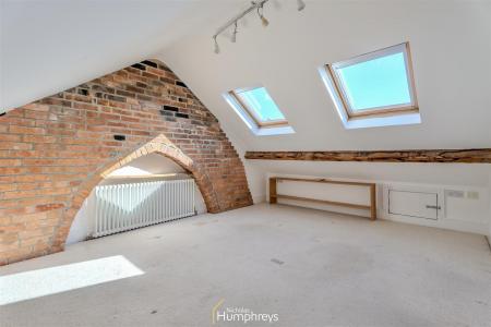 4 bedroom Semi-detached house to let in Leigh Road, Wimborne