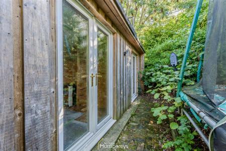 4 bedroom Semi-detached house to let in Leigh Road, Wimborne